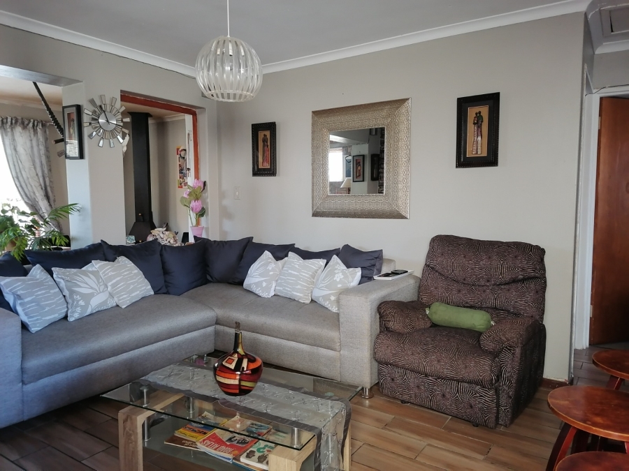 2 Bedroom Property for Sale in Grassy Park Western Cape